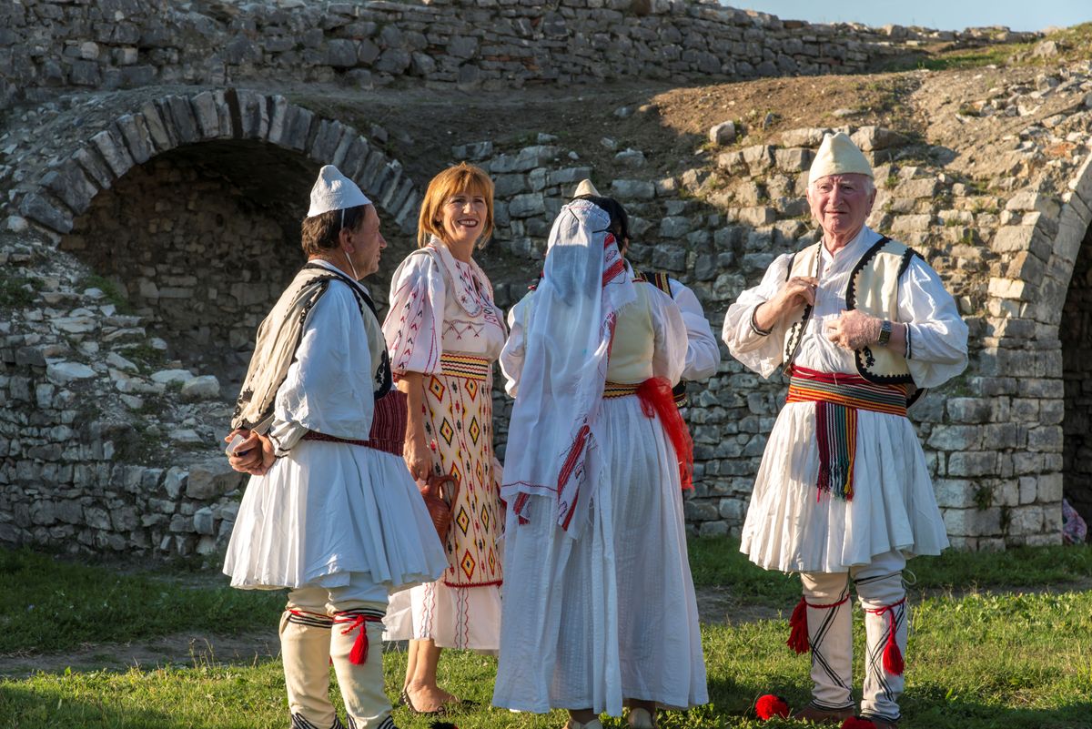 Albánci