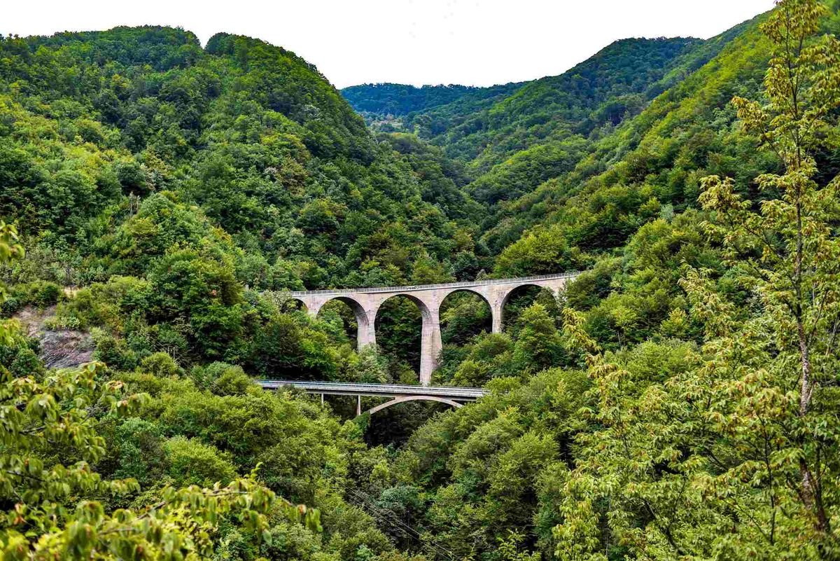Balkán po železnici