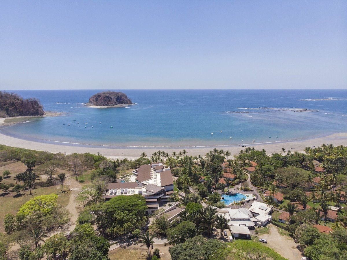 Hotel Azura Beach Resort