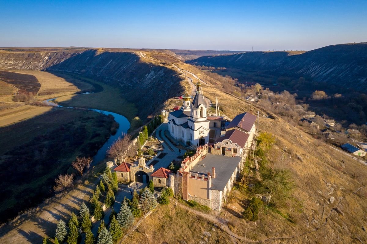 Za vínem a památkami Moldavska 