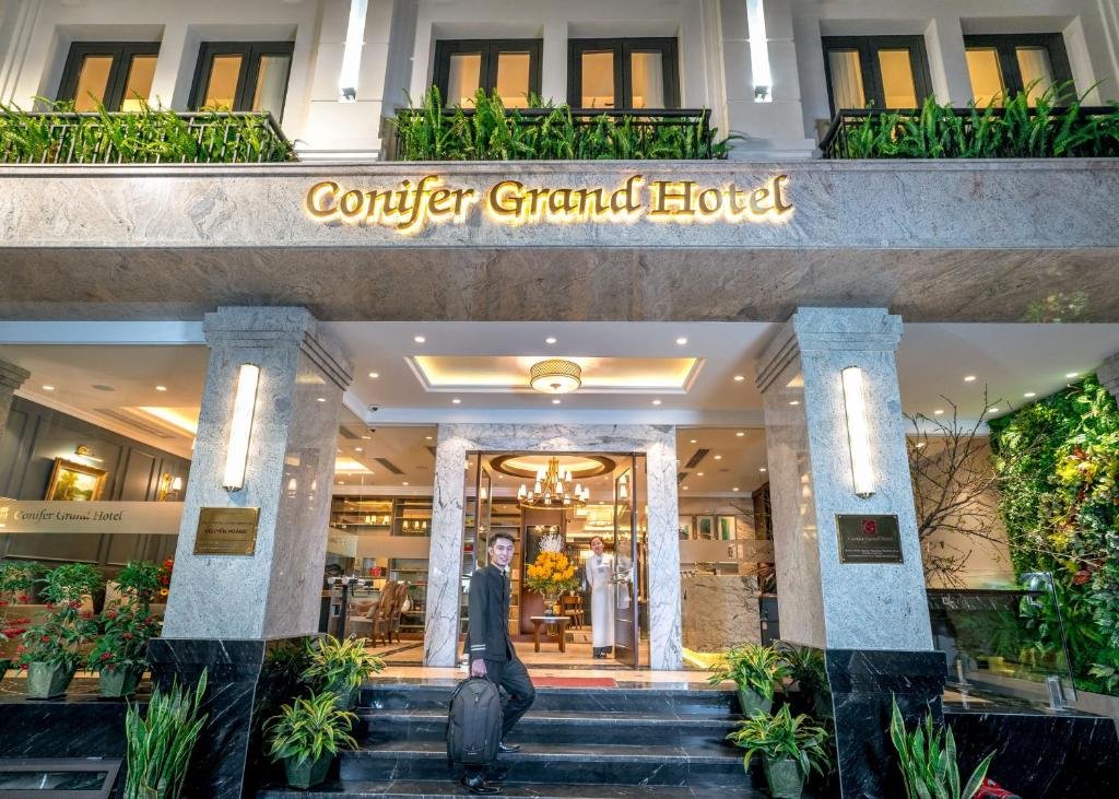 Hotel Conifer Grand