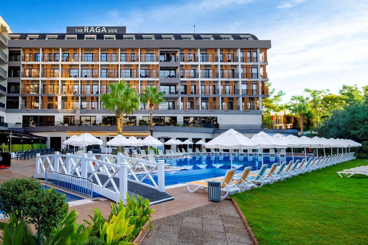 Hotel The Raga Side