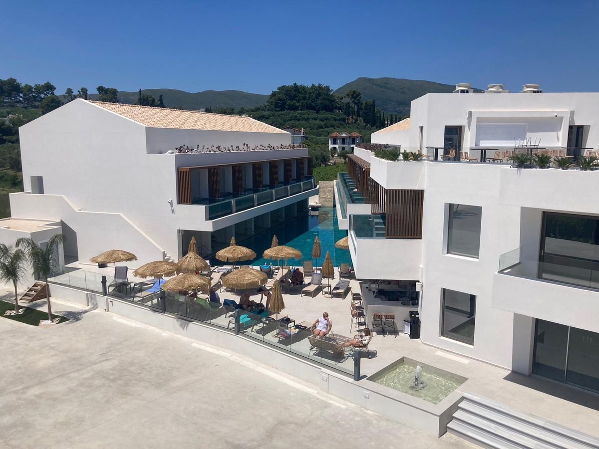 Hotel Ionis Art Luxury Suites