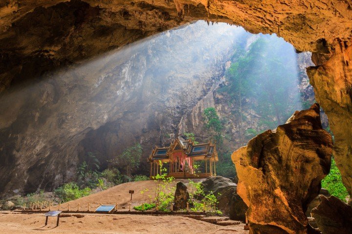 Národný park Erawan a jaskyňa Phraya Nakorn