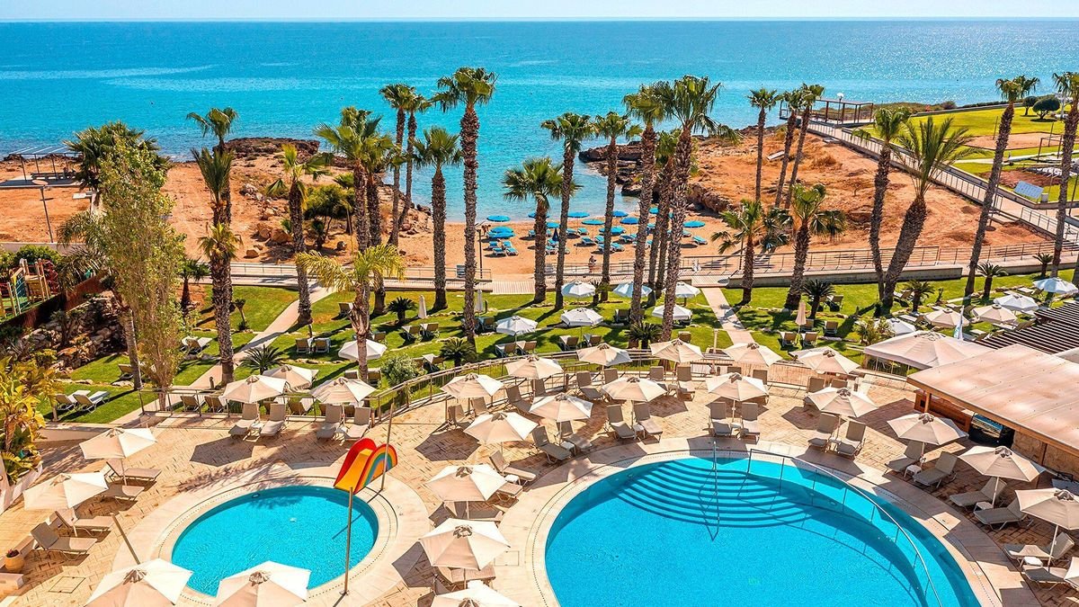 Hotel Louis Althea Beach