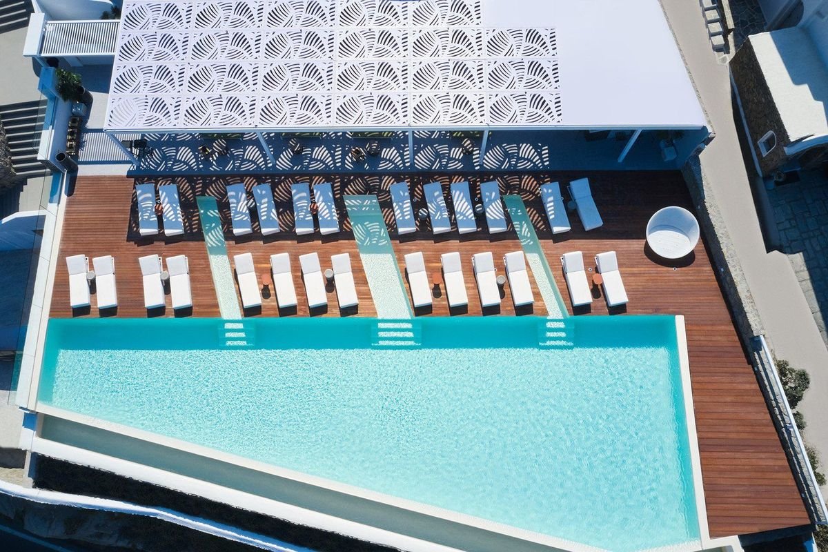 Kouros Hotel And Suites