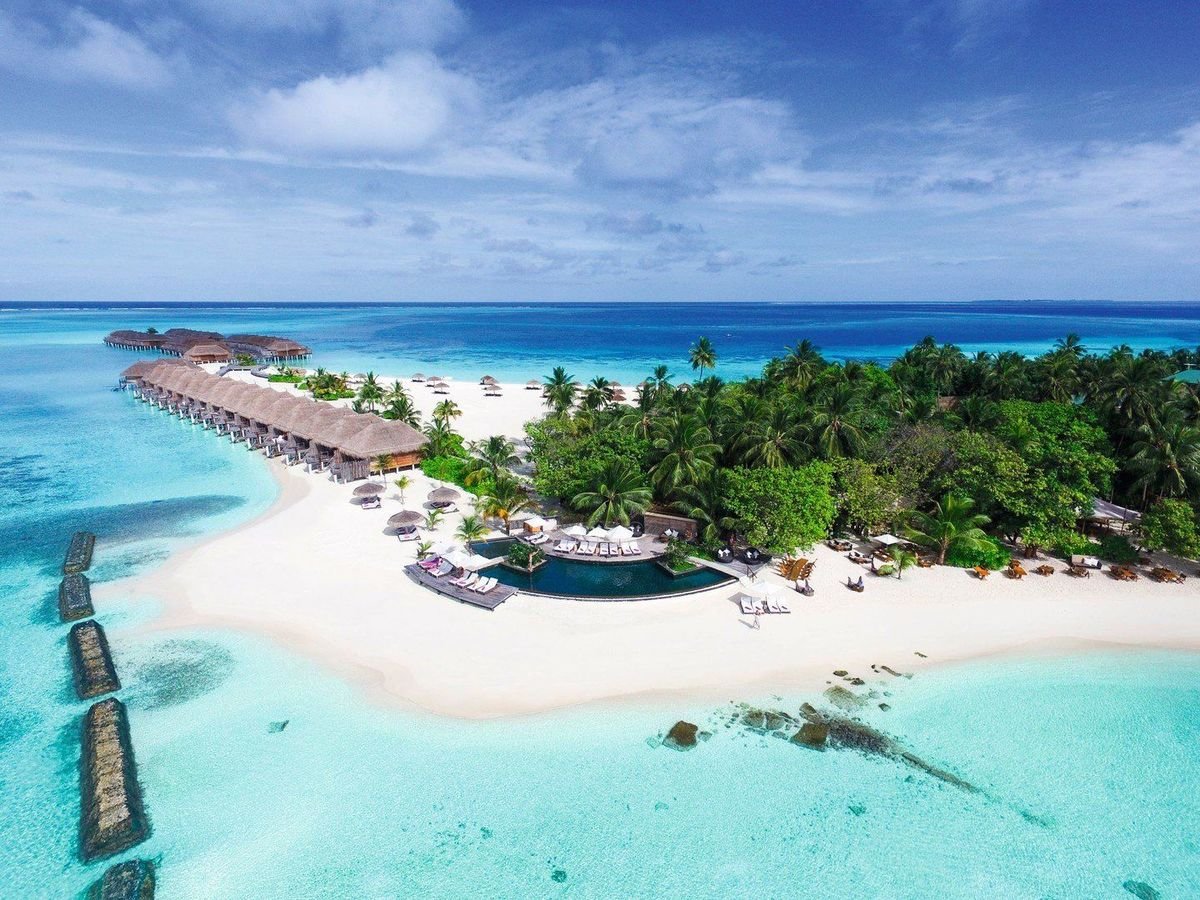 Constance Moofushi Resort