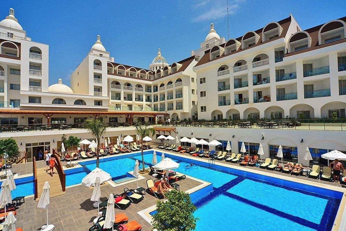 Hotel Side Crown Serenity