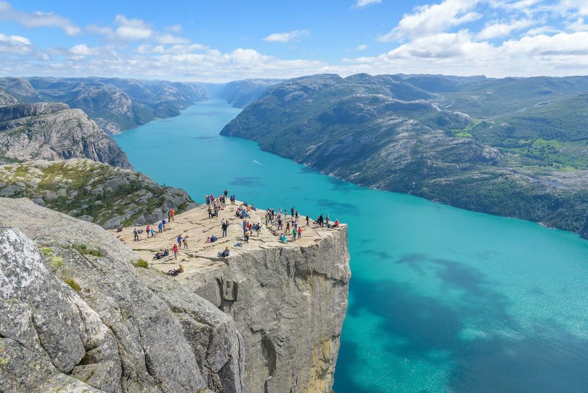 Bergen, Stavanger s výstupom na Preikestolen