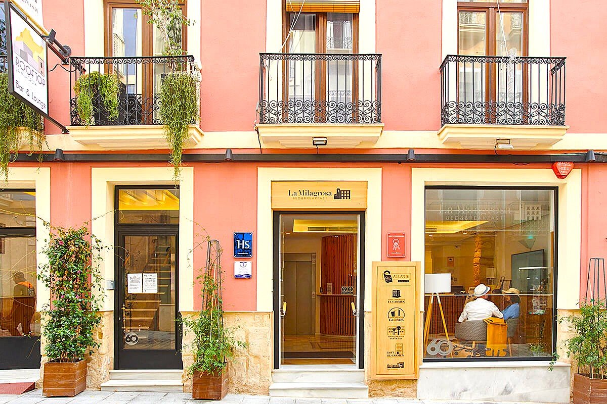 La Milagrosa Hotel and Apartments