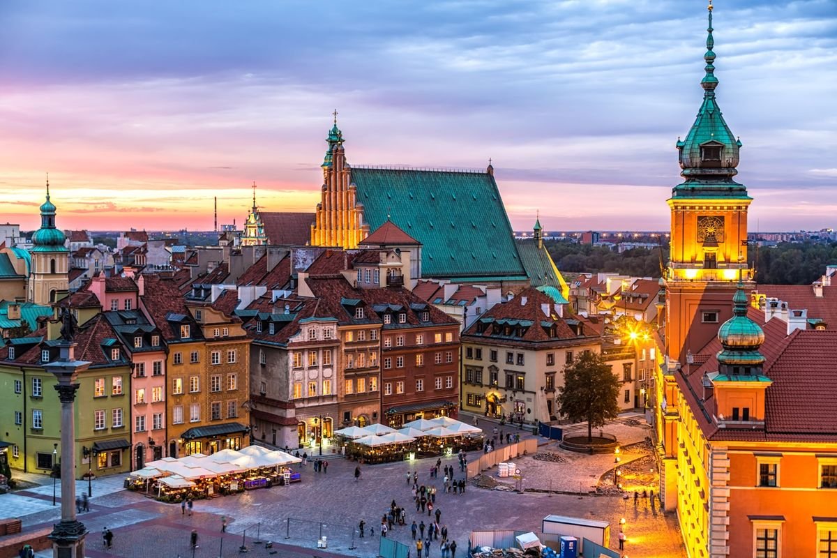 Varšava vlakom – od Starého Mesta k moderným mrakodrapom