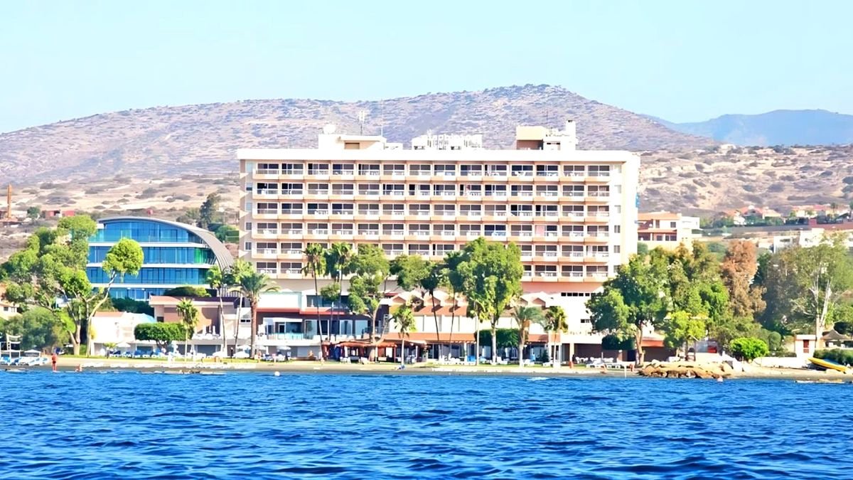Poseidonia Beach Hotel