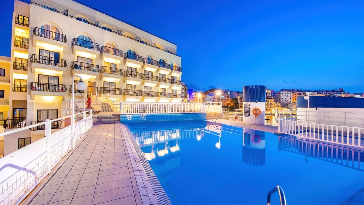 Gillieru Harbour Hotel