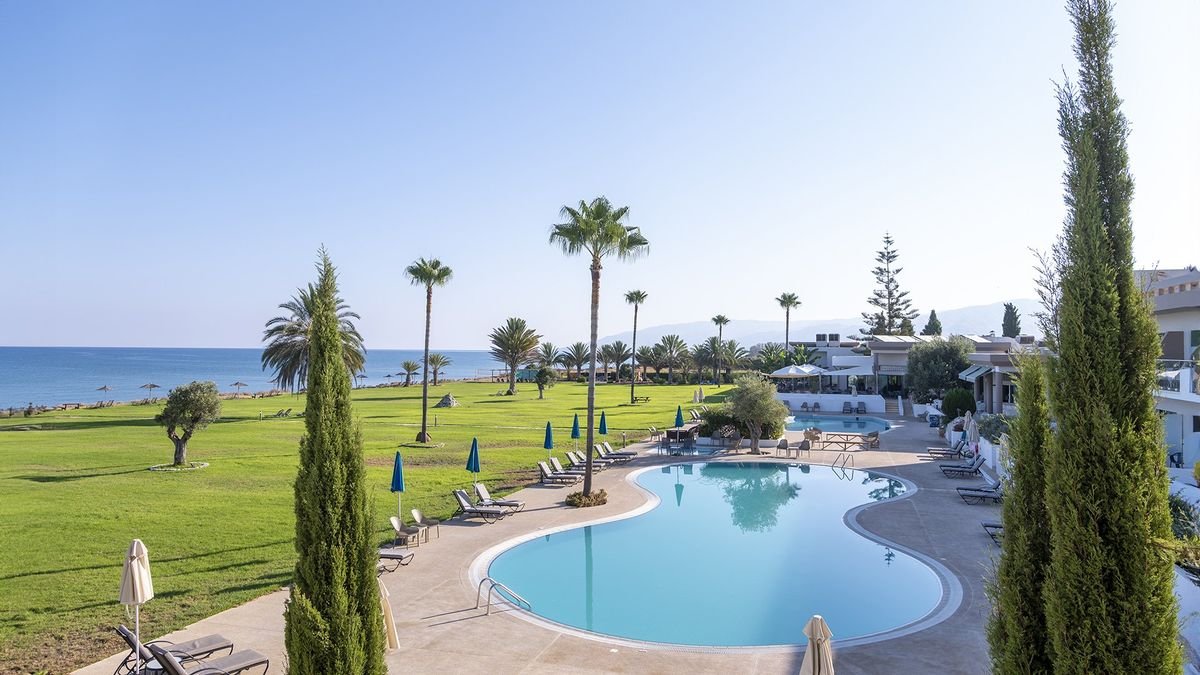 Natura Beach Hotel & Villas