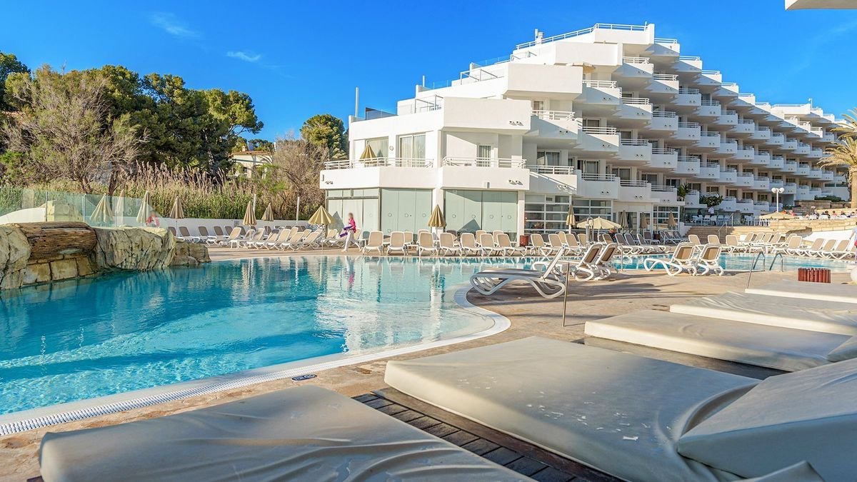 Hotel FERGUS Style Cala Blanca Suites