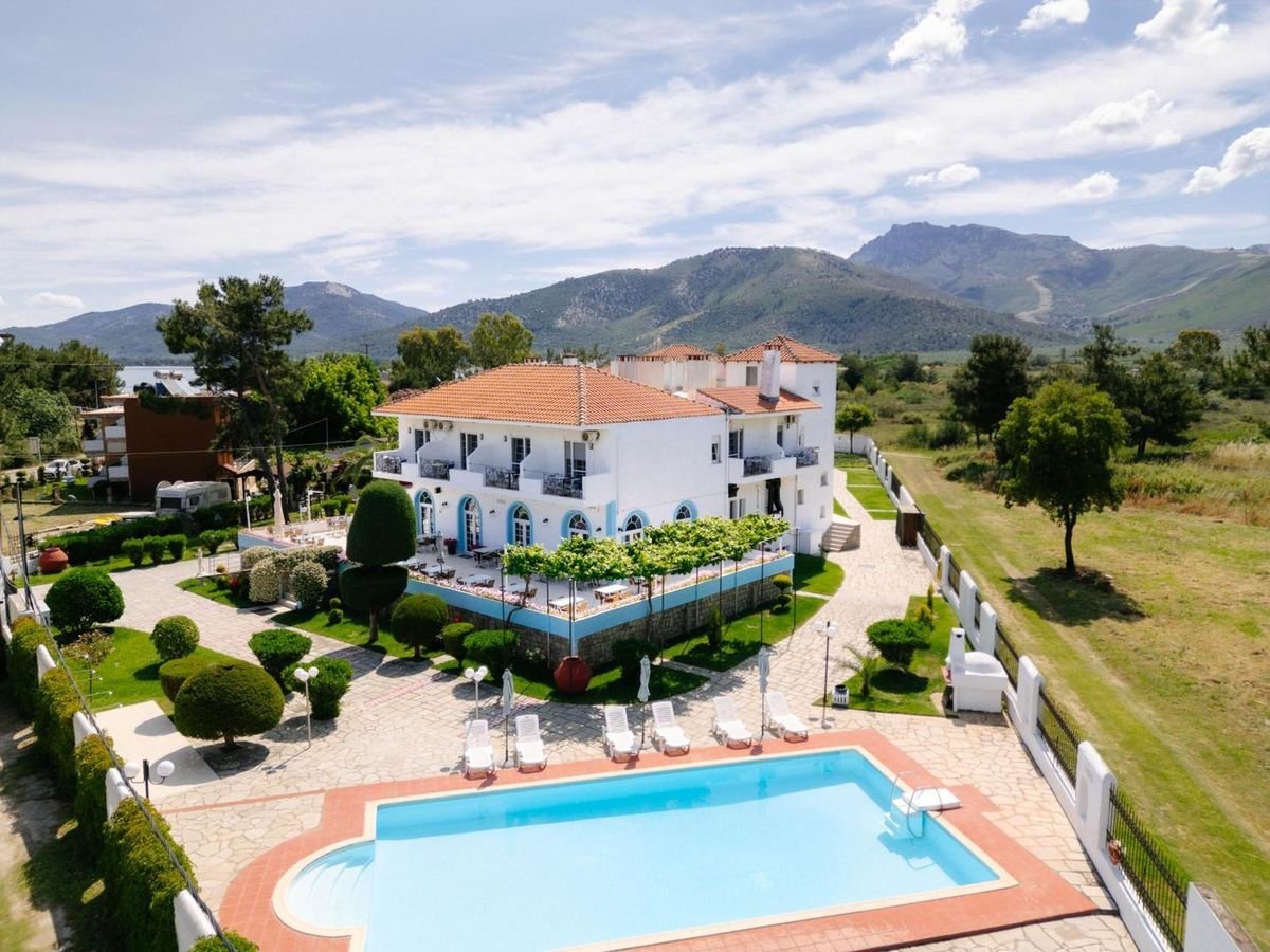Artemis Hotel 