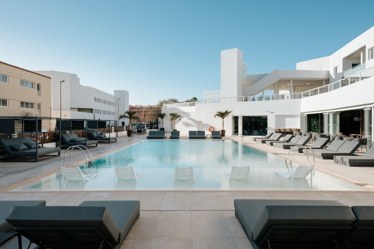 001 Higos Beach Boutique (ex. R2 Higos Beach Apartments)