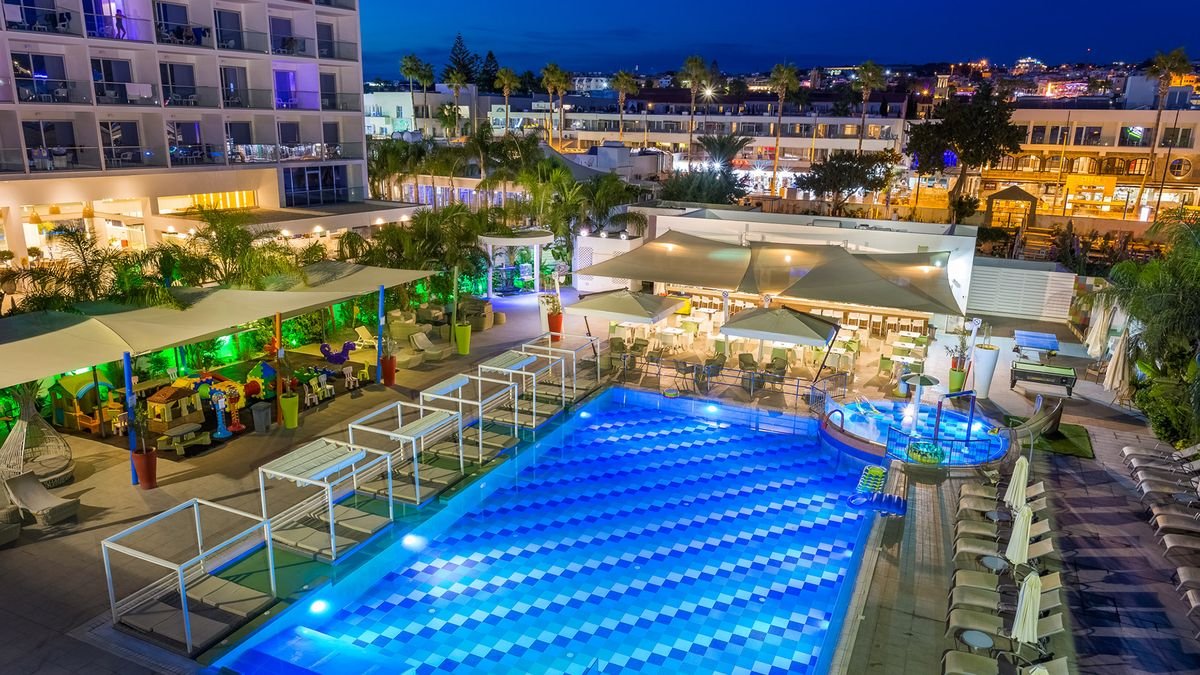 Nicholas Color Hotel