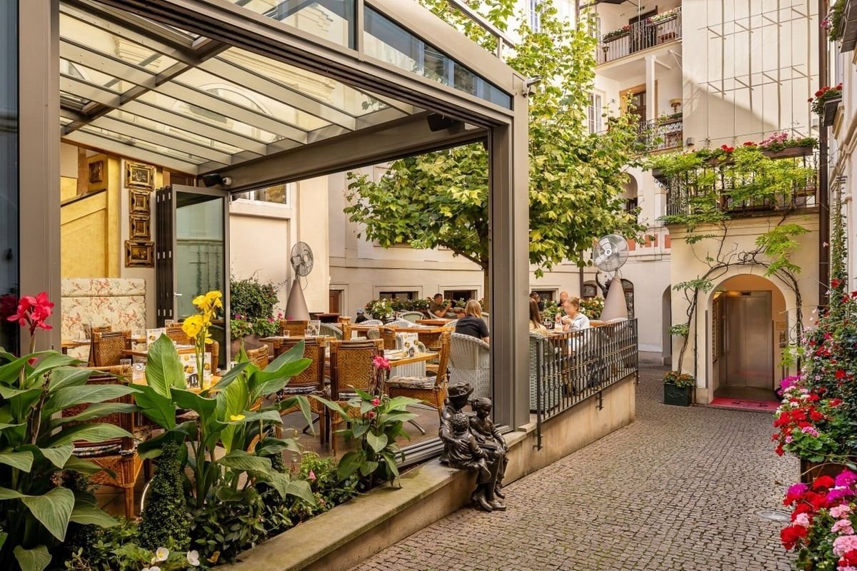 Iron Gate Hotel & Suites