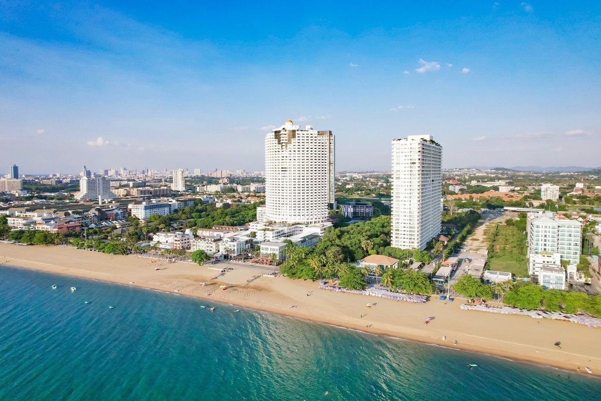 Hotel D Varee Jomtien Beach