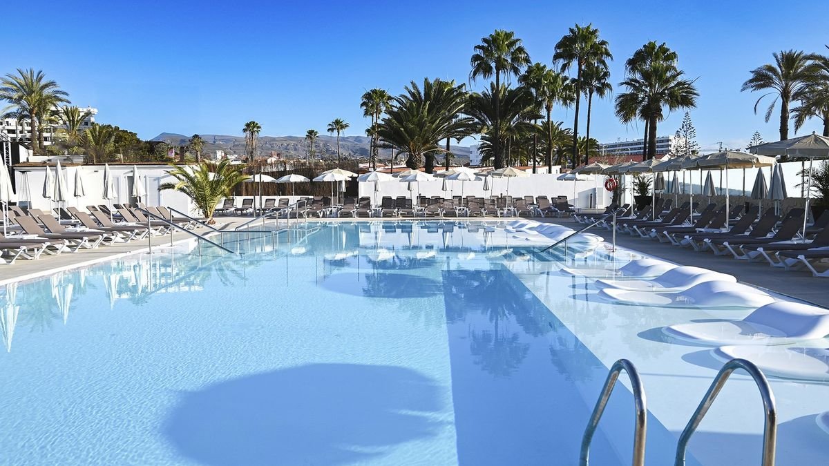 HL Miraflor Suites Hotel