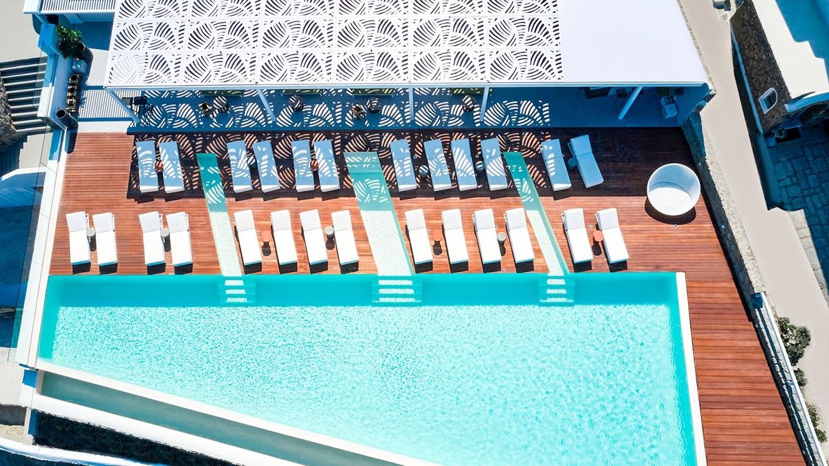 Kouros Hotel & Suites