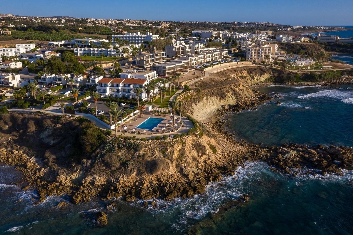 Vrachia Beach Hotel & Suites