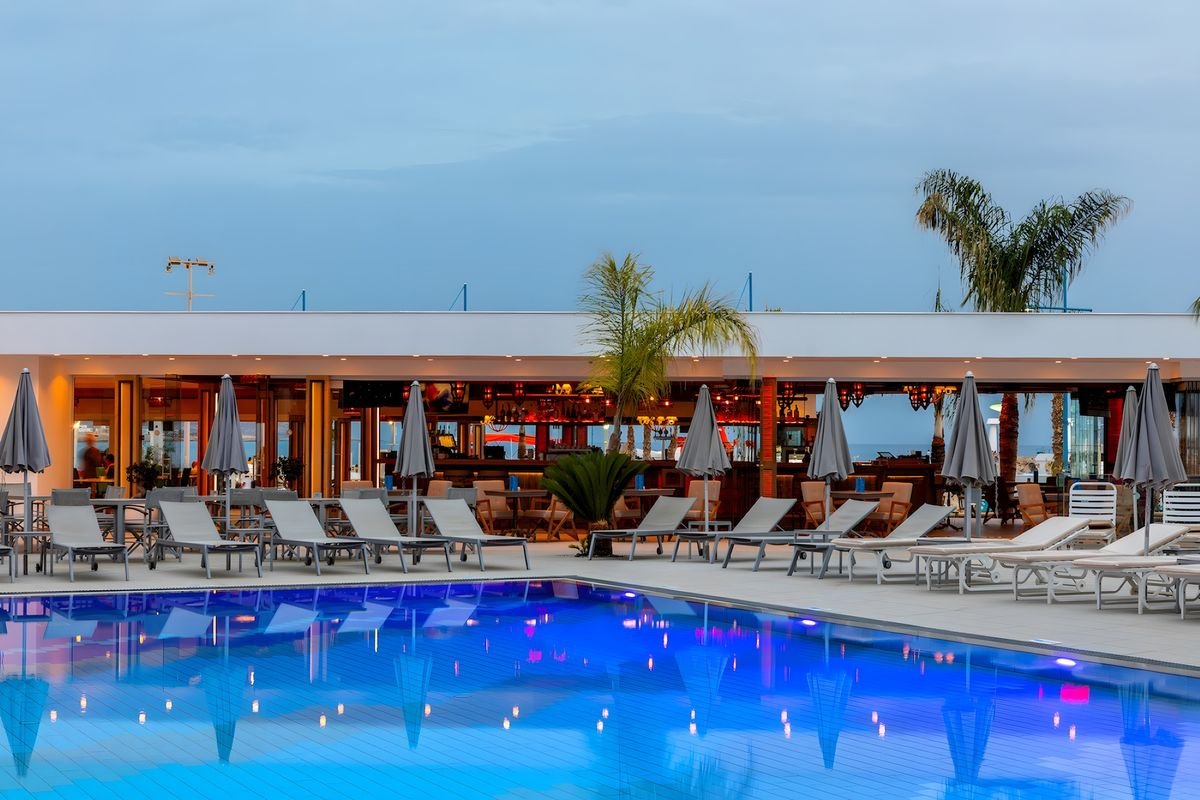 Limanaki Beach Hotel & Suites