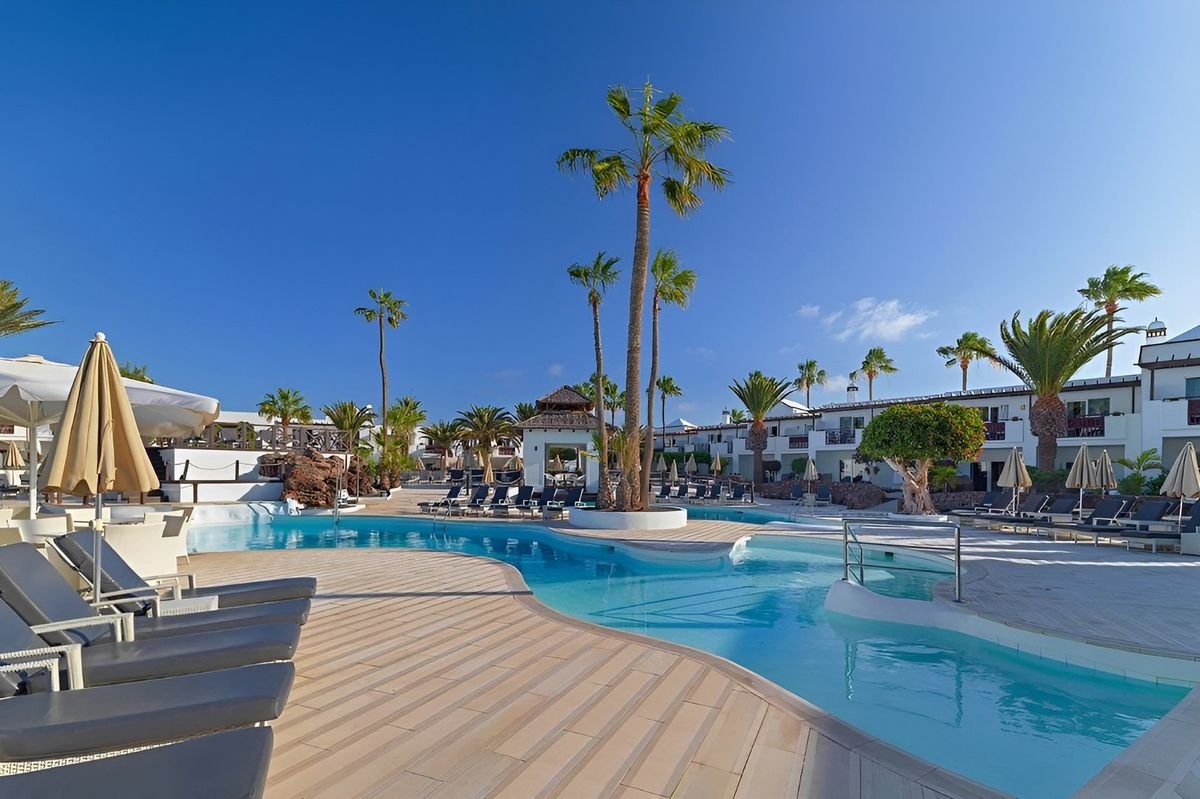 H10 White Suites