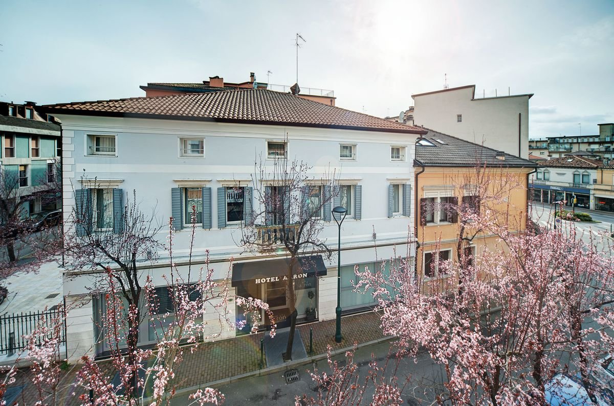 Viešbutis Aaron