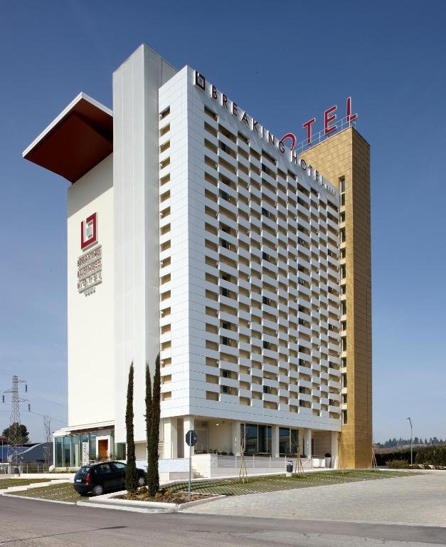 Breaking Business Hotel