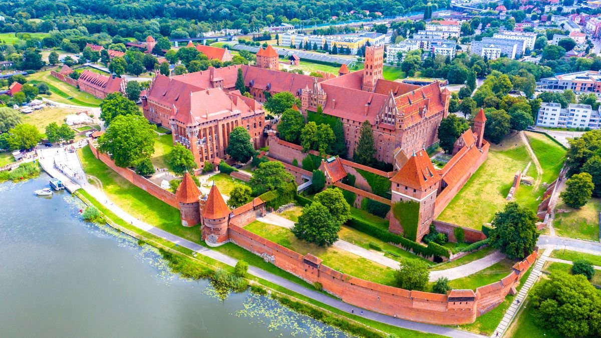 Šimtai išlikusių pilių