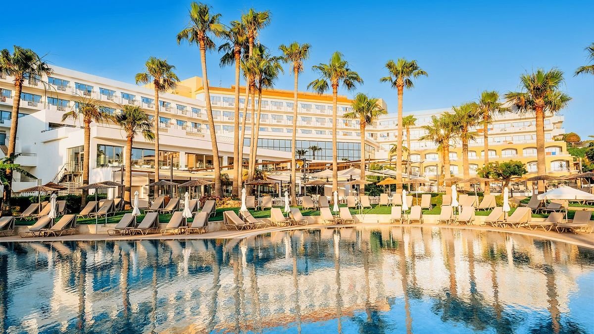 St. George Beach Hotel and Spa Resort - Adults Only
