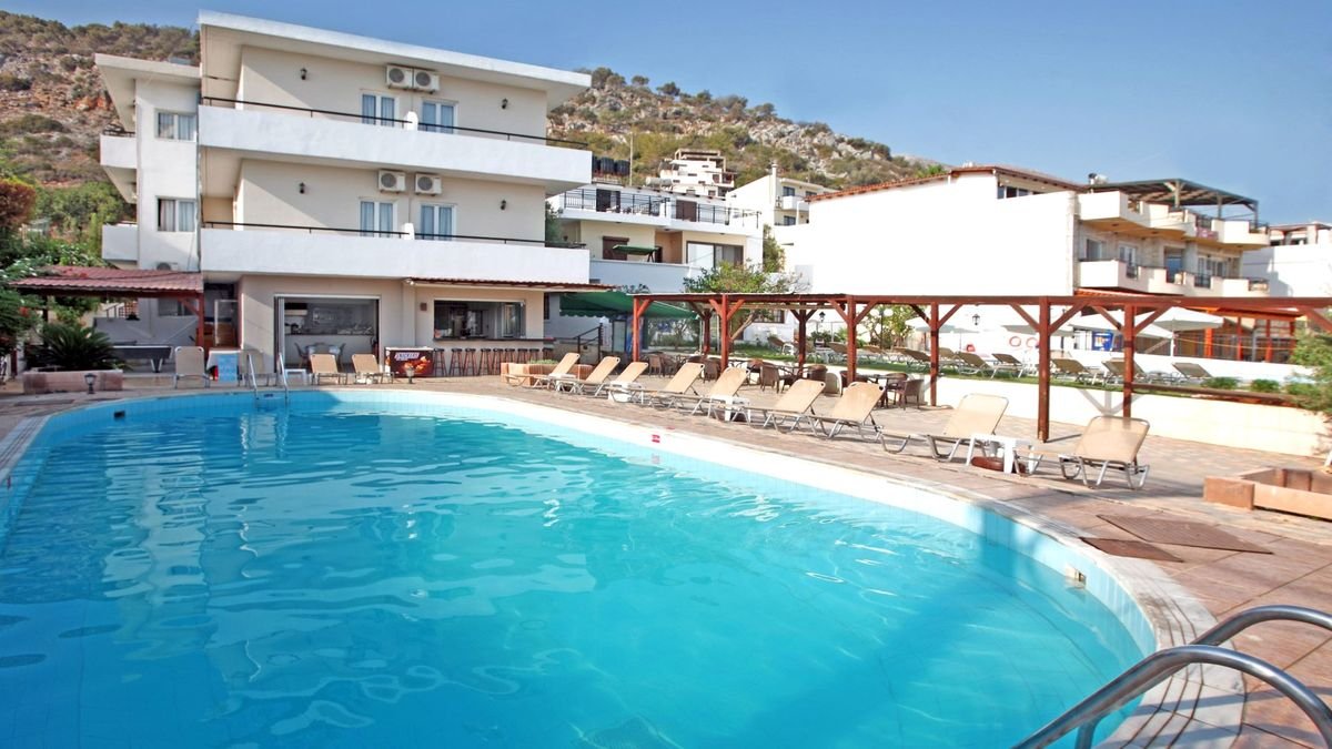 Iraklis Apartments