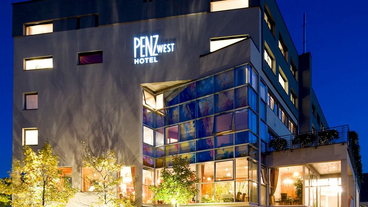 Penz Hotel West