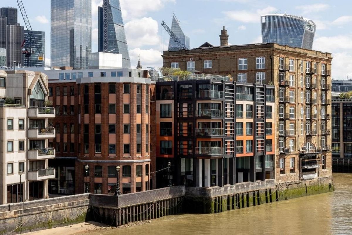 Locke at Broken Wharf, Millennium Bridge