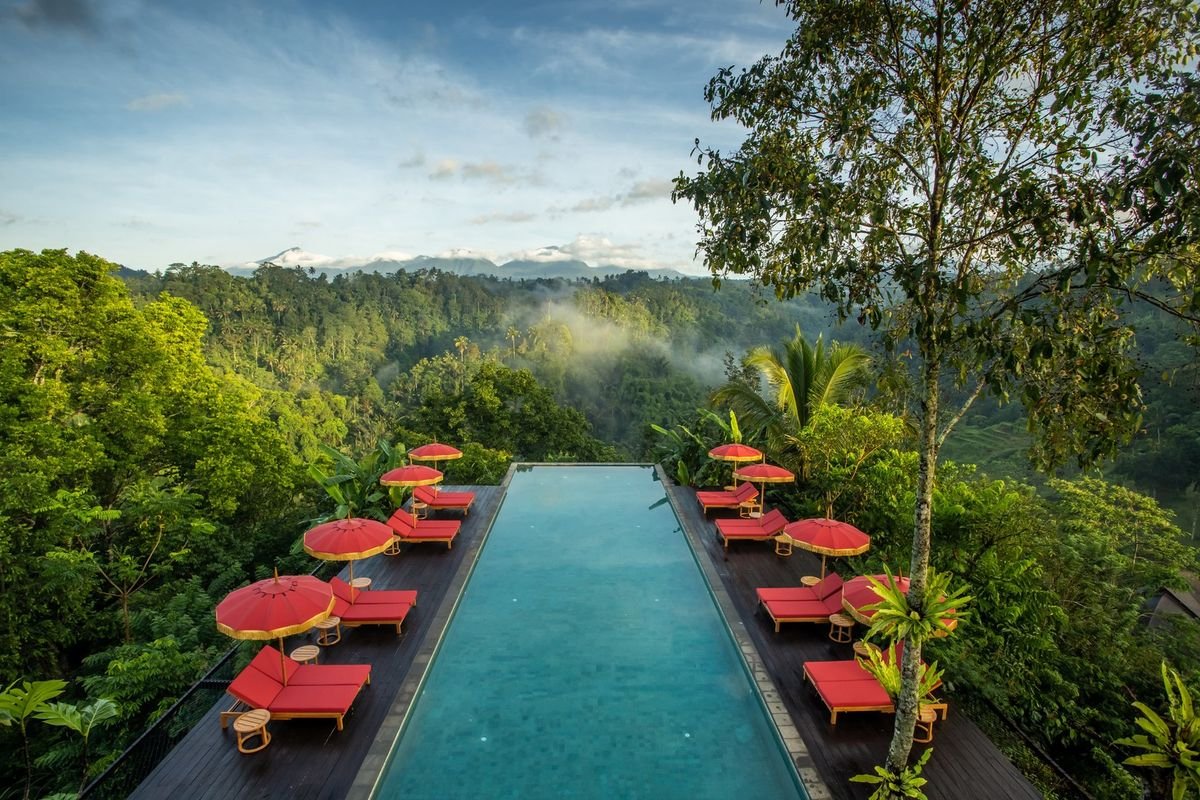 Buahan, Banyan Tree Escape