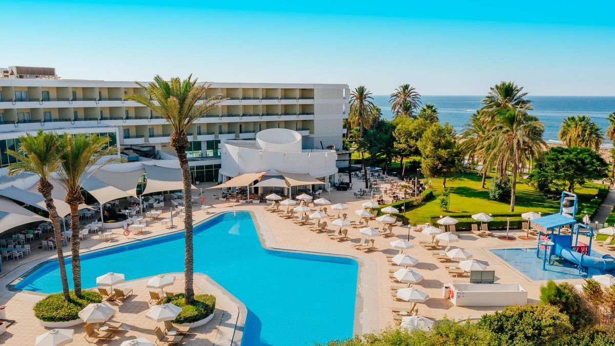 Imperial Island Resort (iepriekš Hotel Louis Imperial Beach)