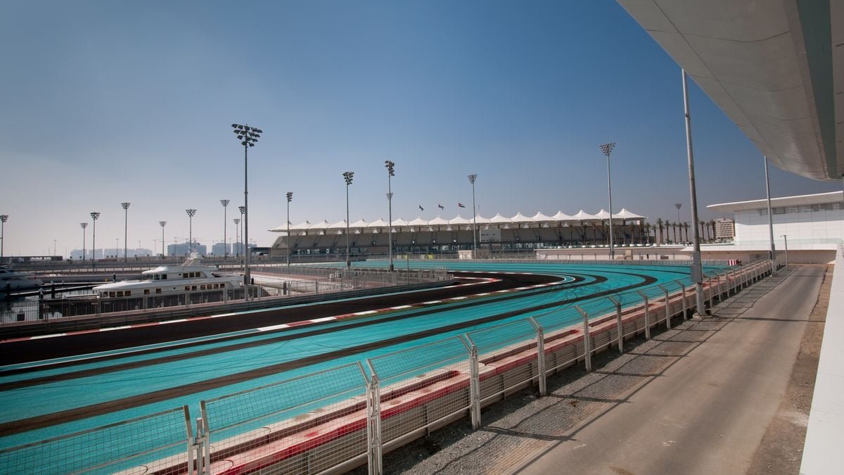 "Ferrari World" un Abū Dabī