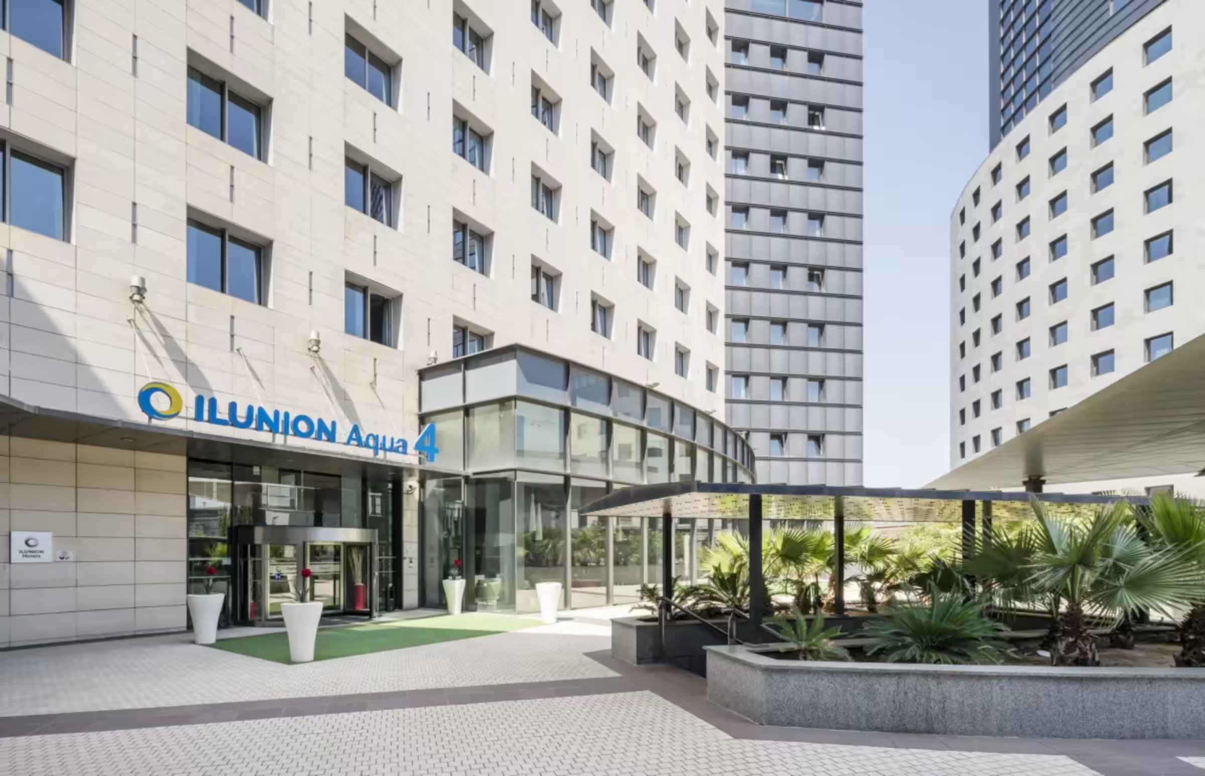 Hotel ILUNION Aqua 4