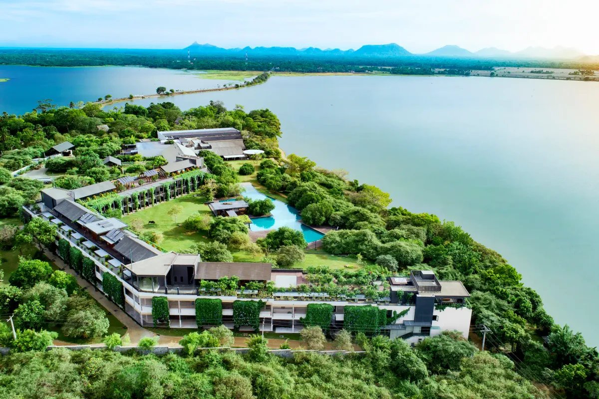 DoubleTree by Hilton Weerawila Rajawarna Resort 