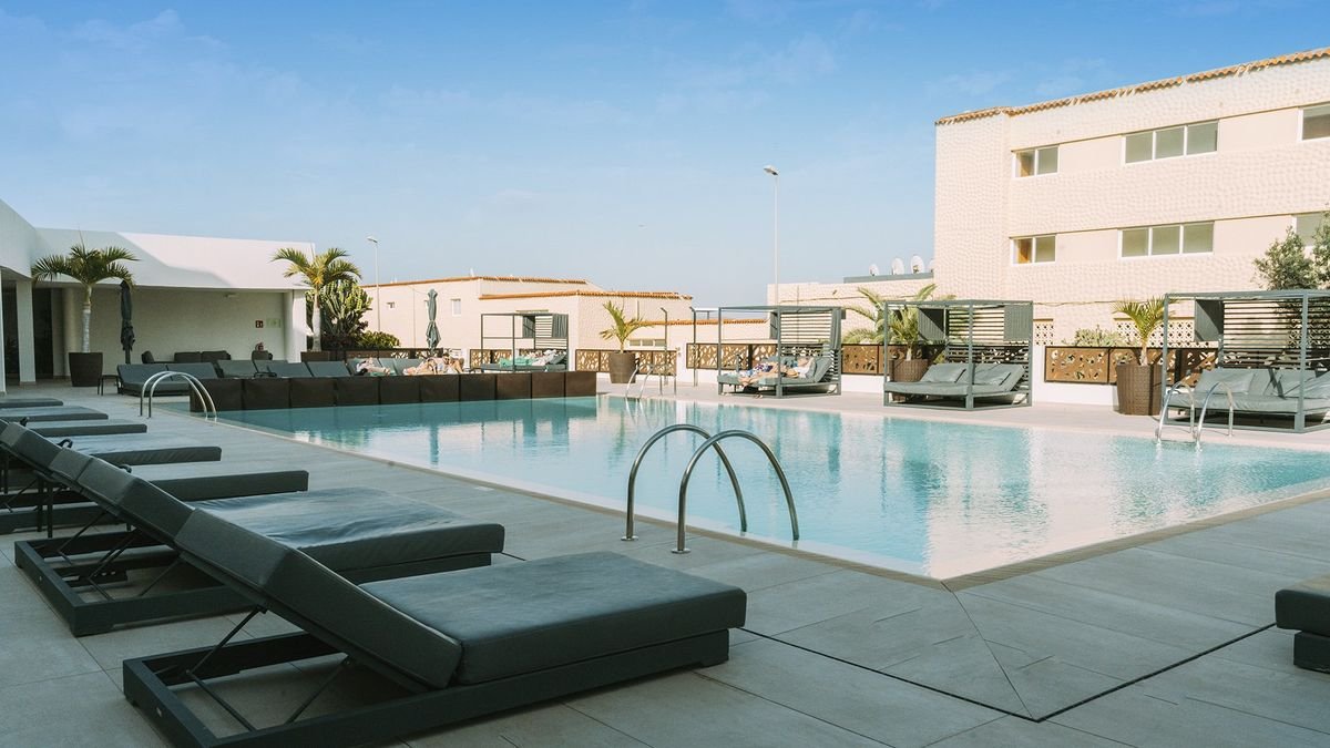 R2 Higos Beach Apartments