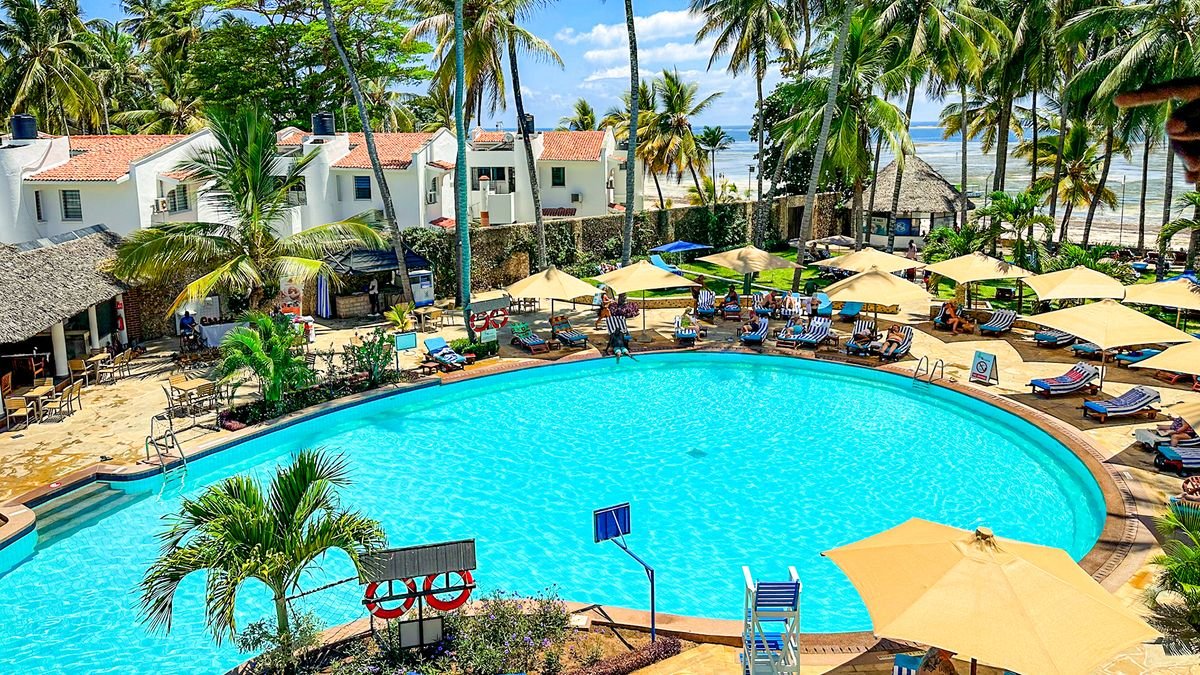 Traveller’s Beach Hotel & Club