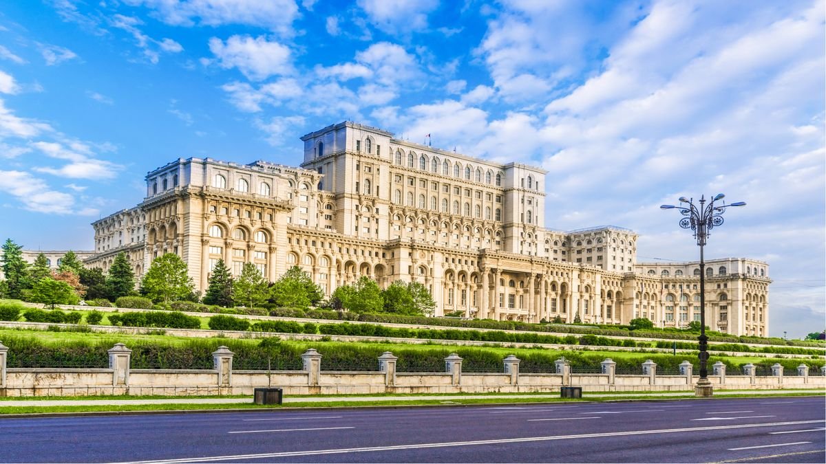 Parlament – Dom Ludu