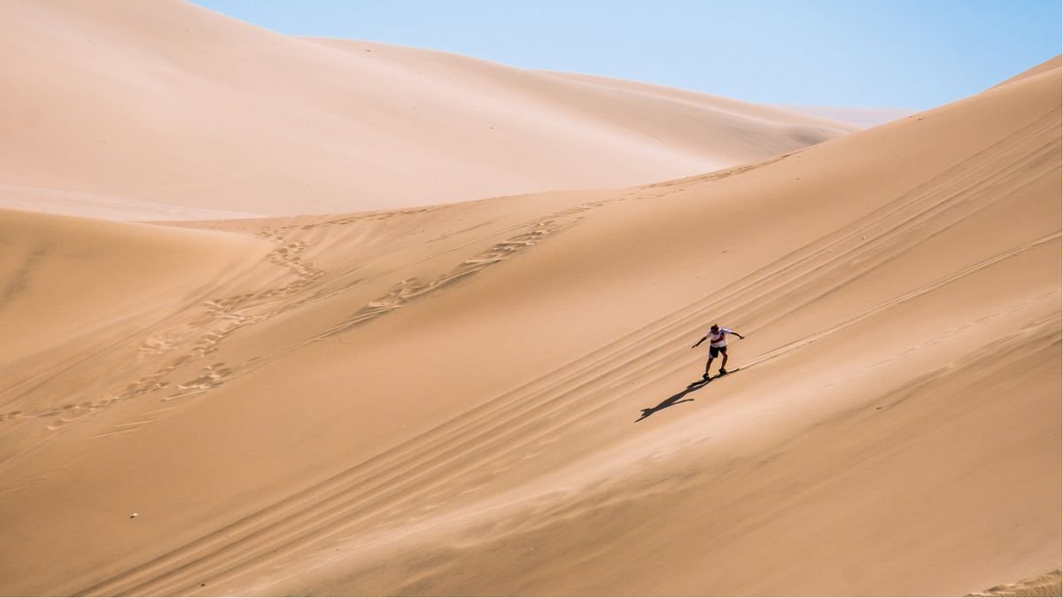 
Sandboarding