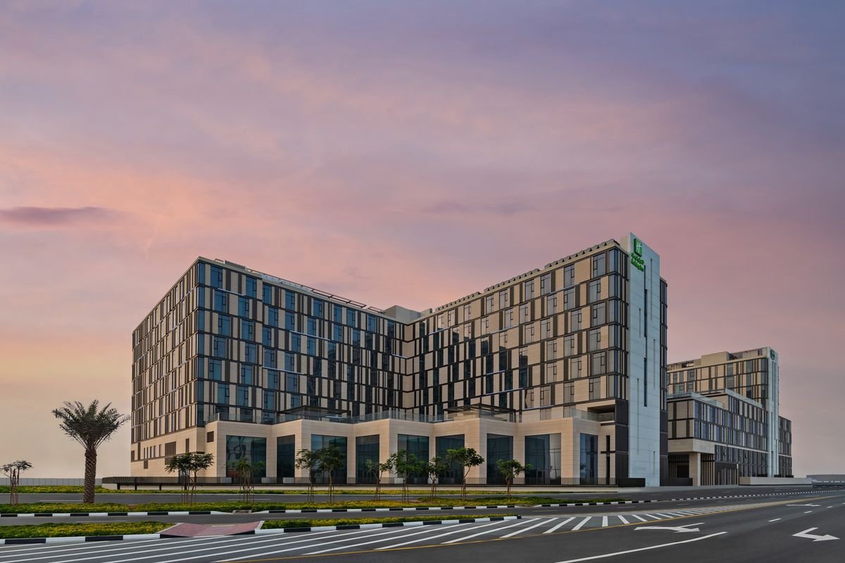 Holiday Inn Dubai Al-Maktoum Airport viešbutis