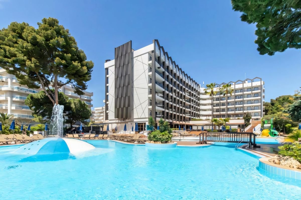 Hotel Golden Avenida Family Suites
