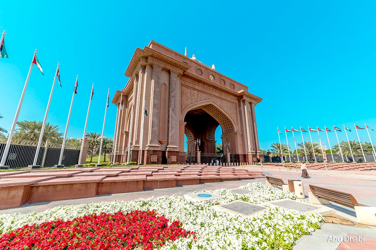 Wieżowce i karawany