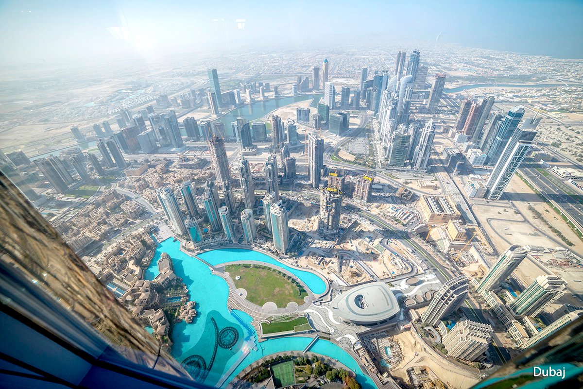 Wieżowce i karawany