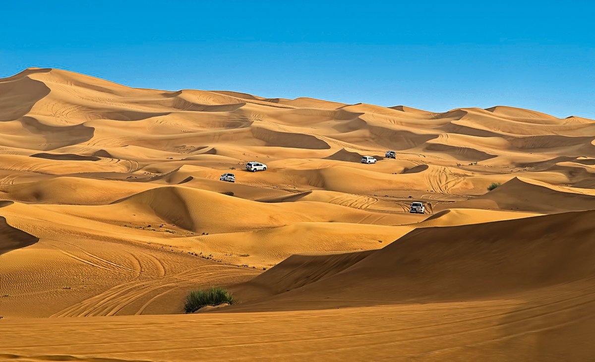 Wieżowce i karawany